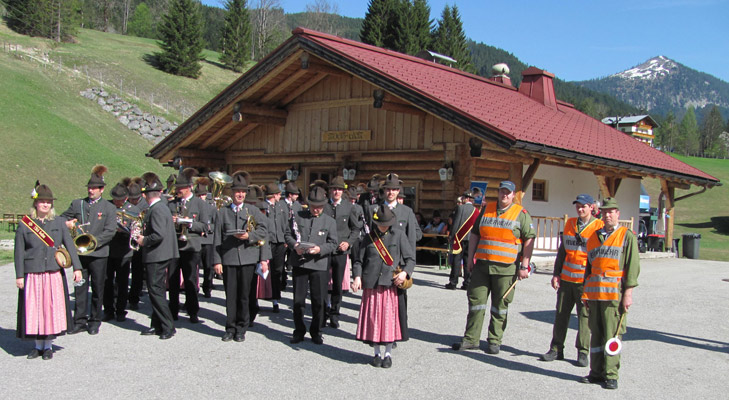 Trachtenmusikkapelle Gosau am 1. Mai 2012